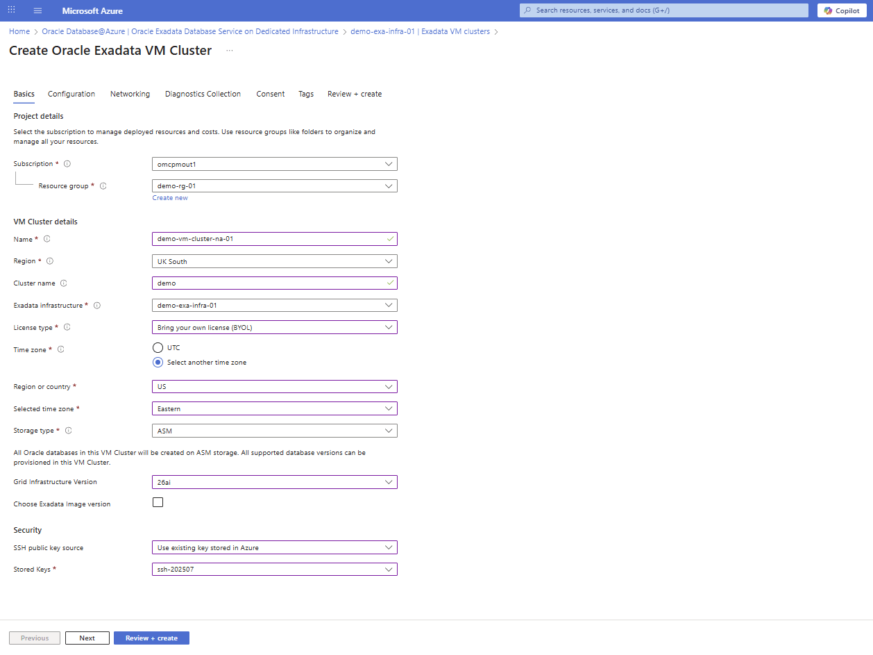 This screenshot shows the steps for creating an Exadata VM Cluster. This screenshot shows the steps for creating an Exadata VM Cluster.